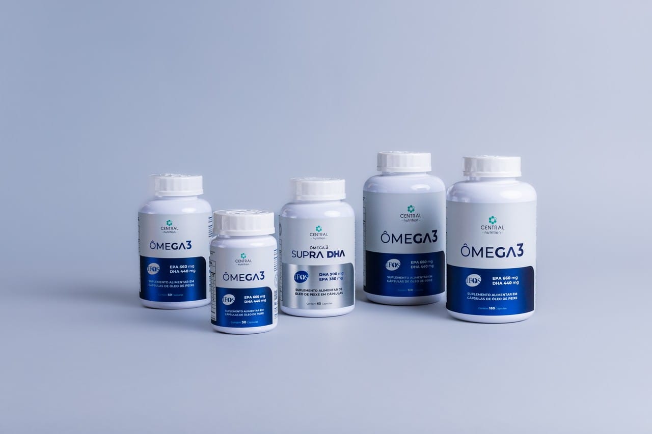 Frascos de omega 3 alinhados