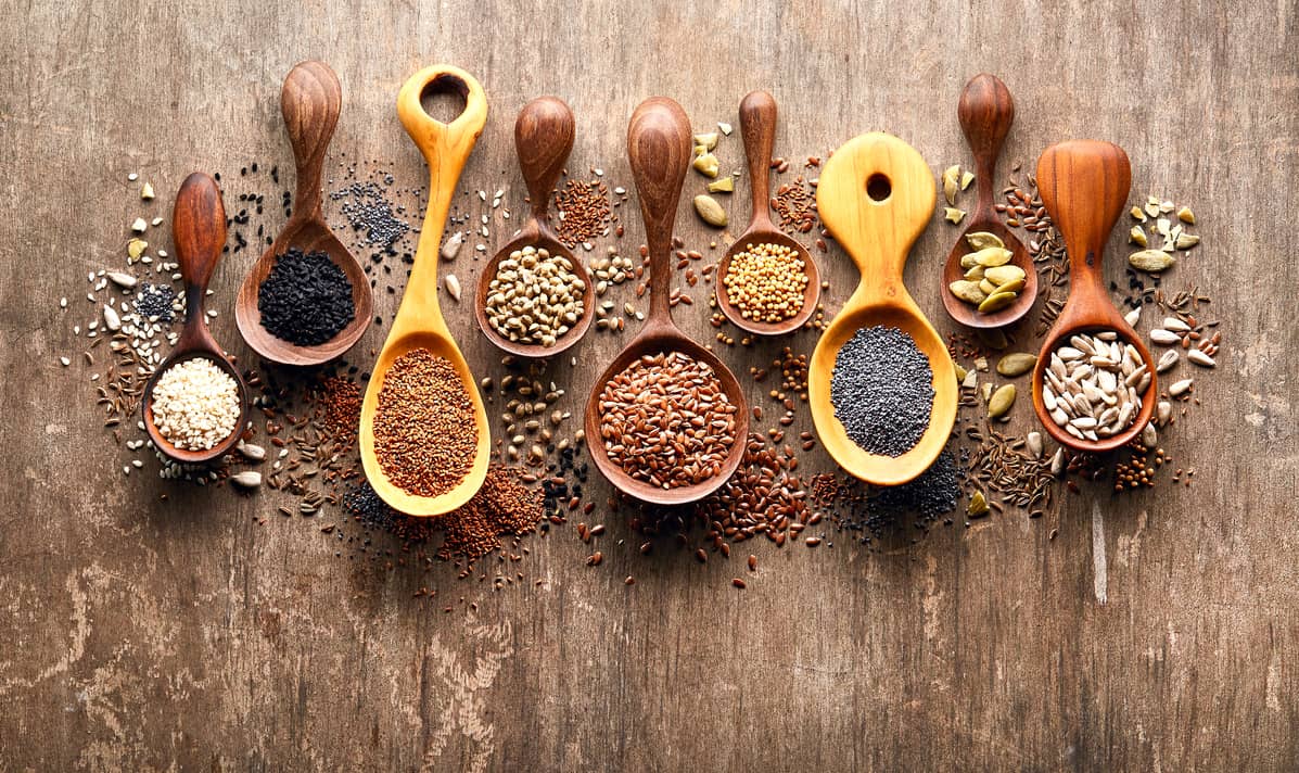 colheres de madeira com olenagenosas